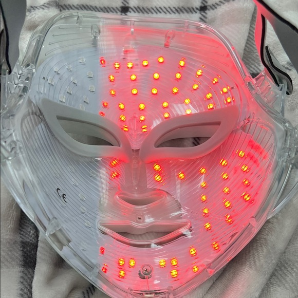 White LED Facial Mask - Picture 5 of 7
